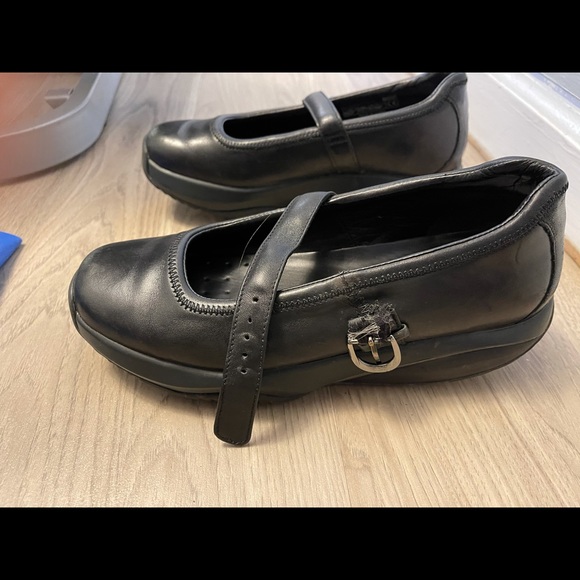 Black MBT shoes - Picture 4 of 4